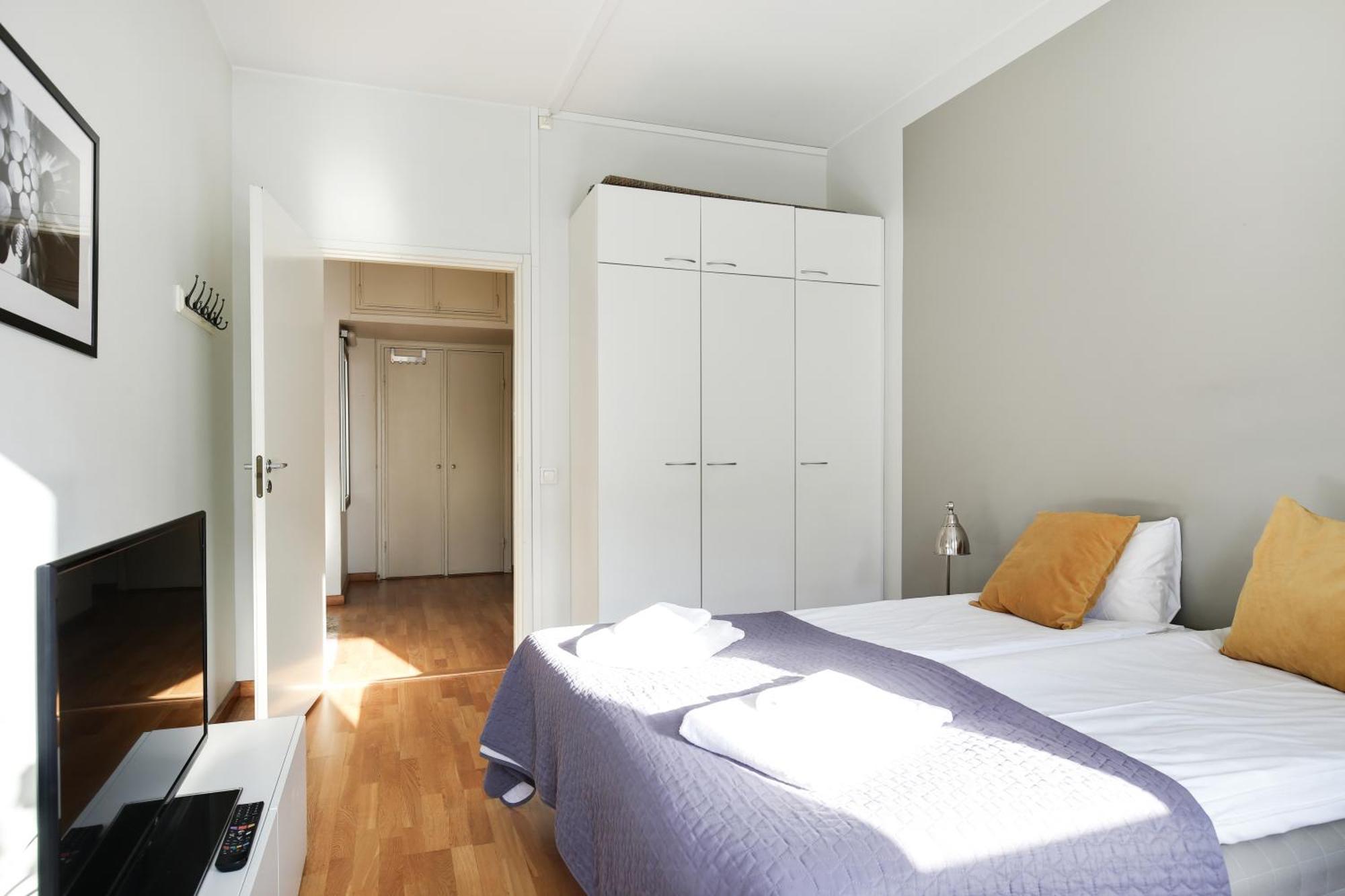 Kotimaailma Apartments Kamppi - 2Br In The City Center With Code Lock Helsinki Exterior photo