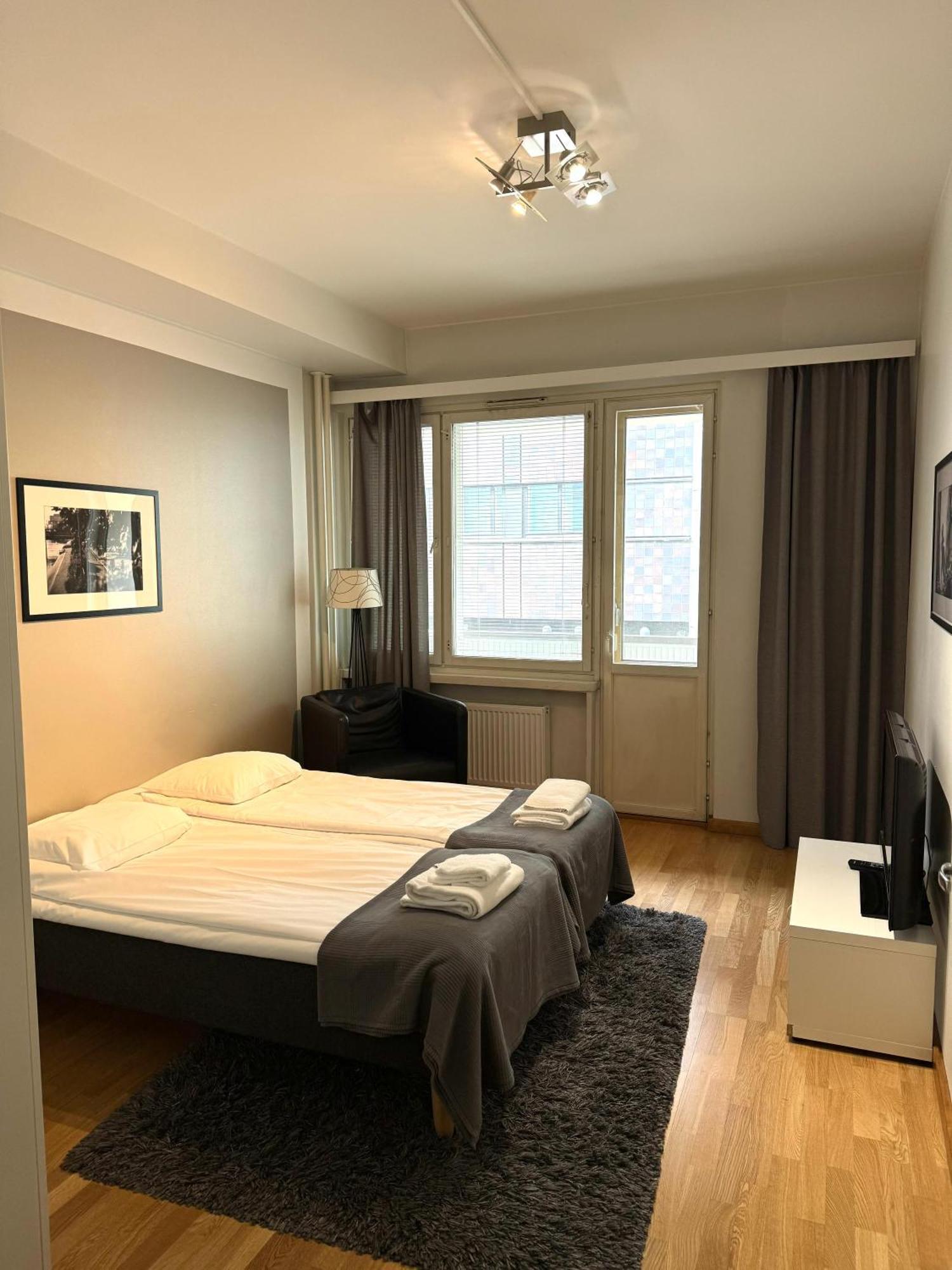 Kotimaailma Apartments Kamppi - 2Br In The City Center With Code Lock Helsinki Exterior photo