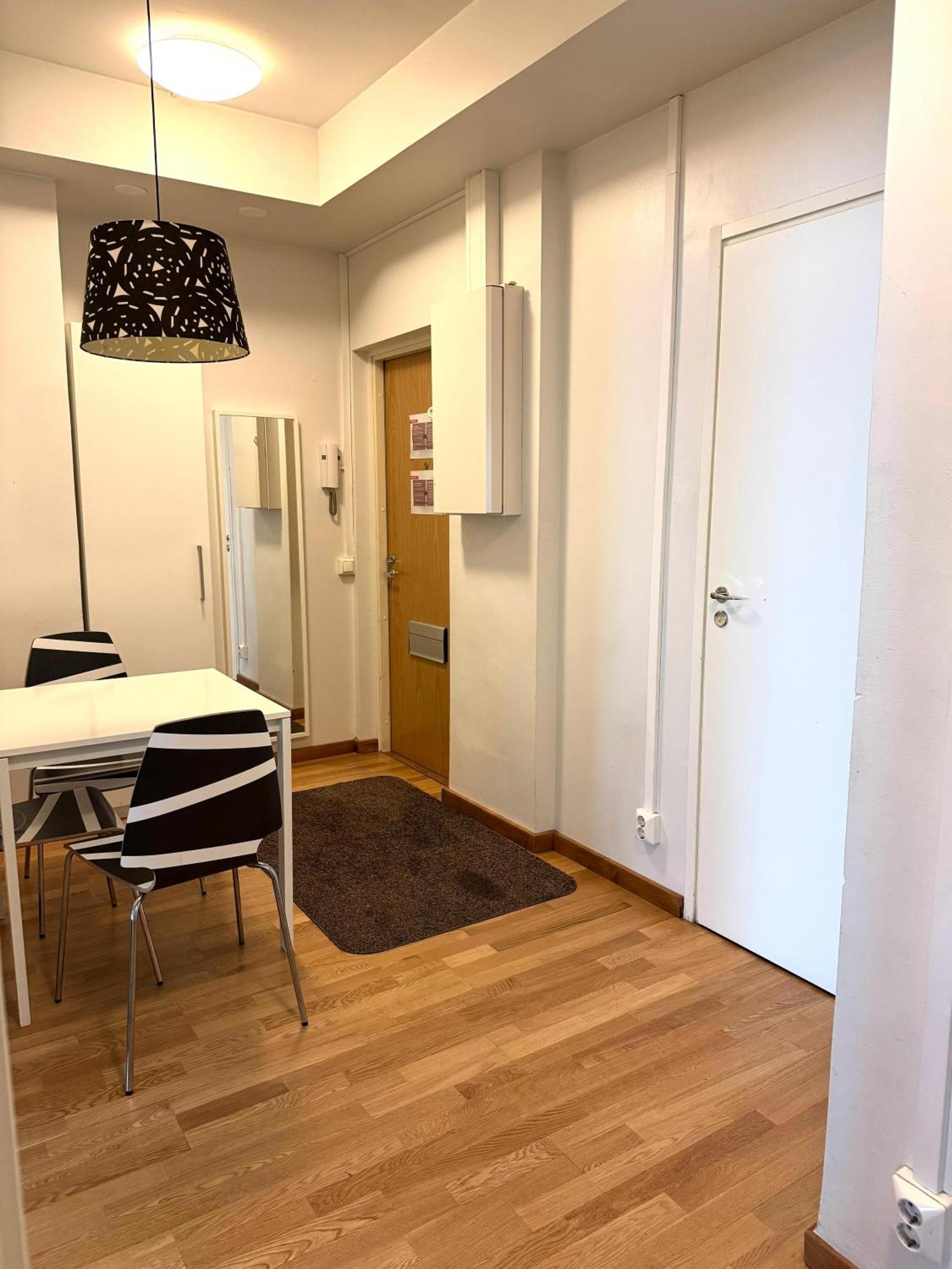 Kotimaailma Apartments Kamppi - 2Br In The City Center With Code Lock Helsinki Exterior photo
