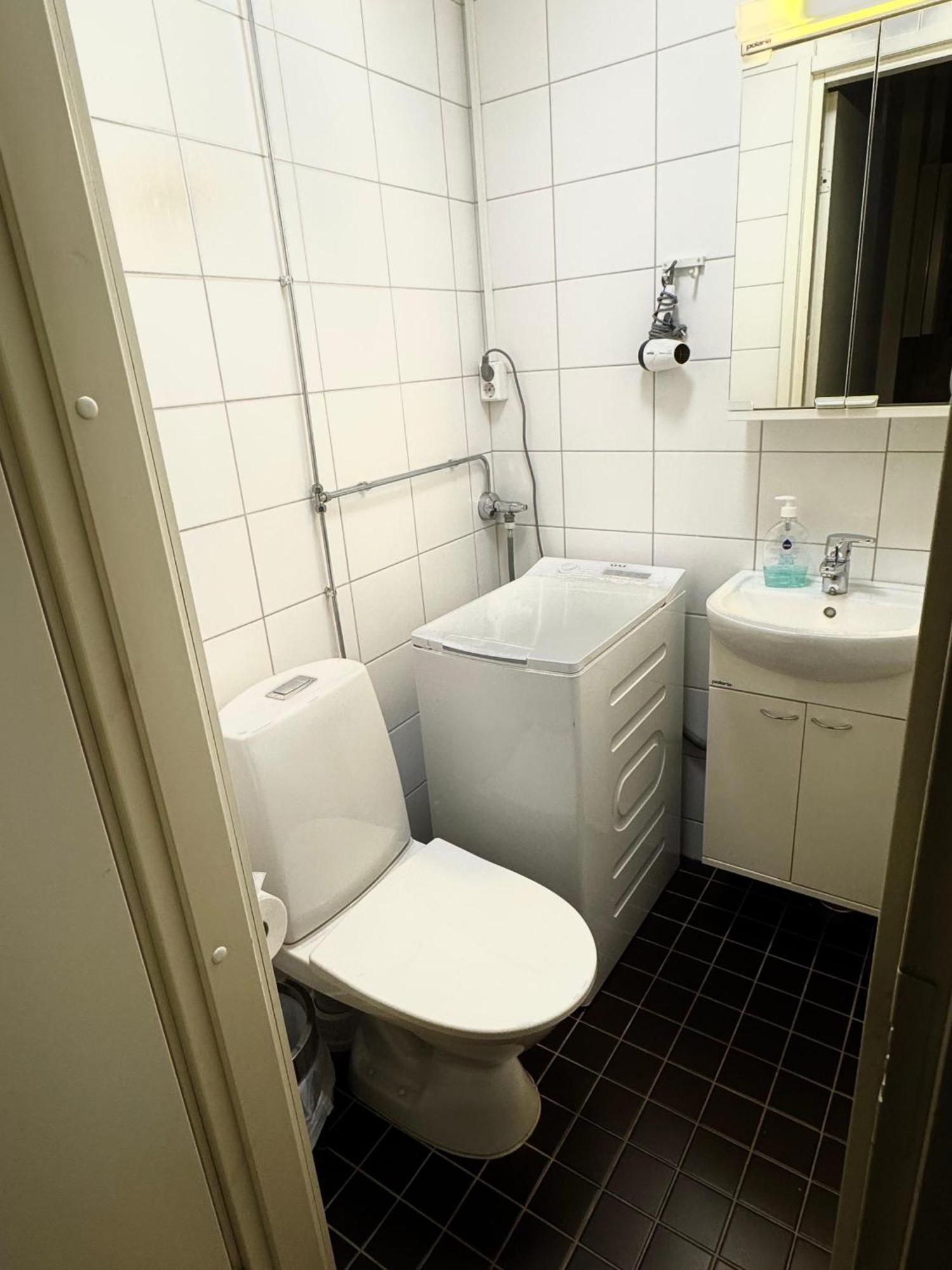 Kotimaailma Apartments Kamppi - 2Br In The City Center With Code Lock Helsinki Exterior photo